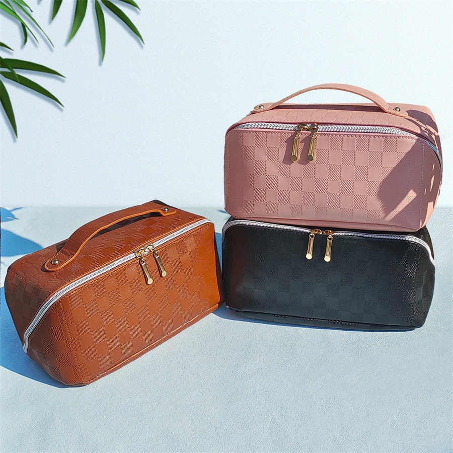 Q&N 3D checkerboard delicate ins style super hot selling senior sense of makeup bag