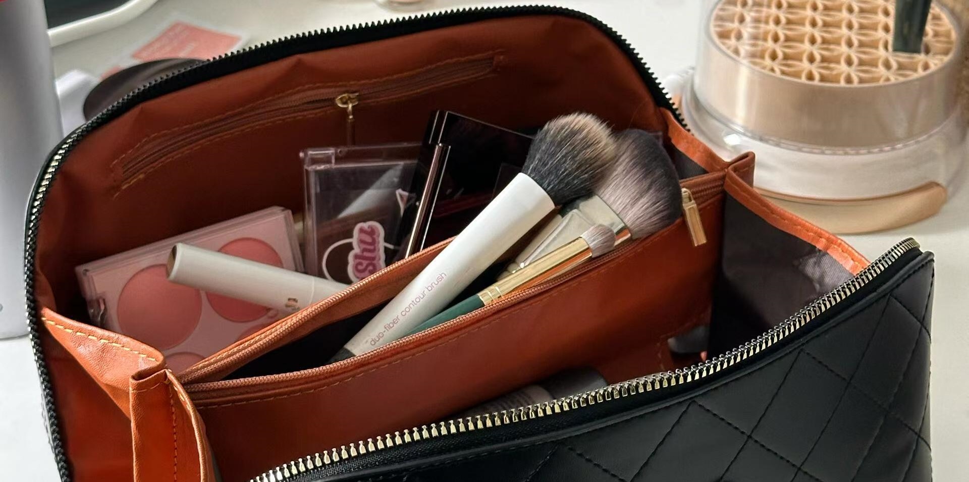 New makeup bag, who can not love?
