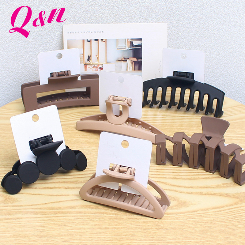 our latest and most intriguing hair clip from Q&n – the 
