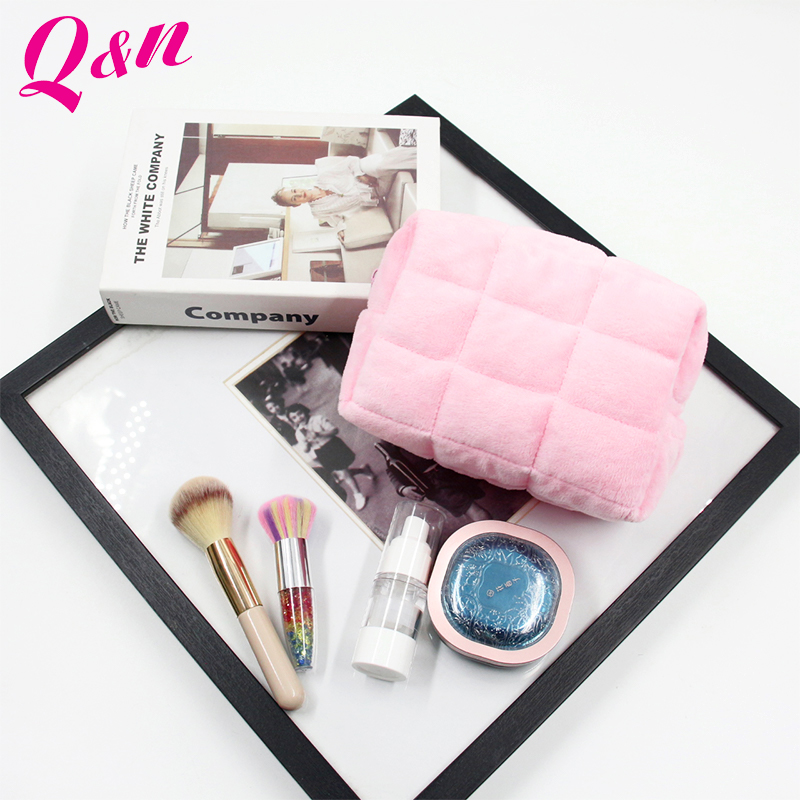 Q&n Launches Cozy Fuzzy Pillow Cosmetic Bag for Cold Weather Seasons: A Warm and Practical Addition to Your Beauty Routine!