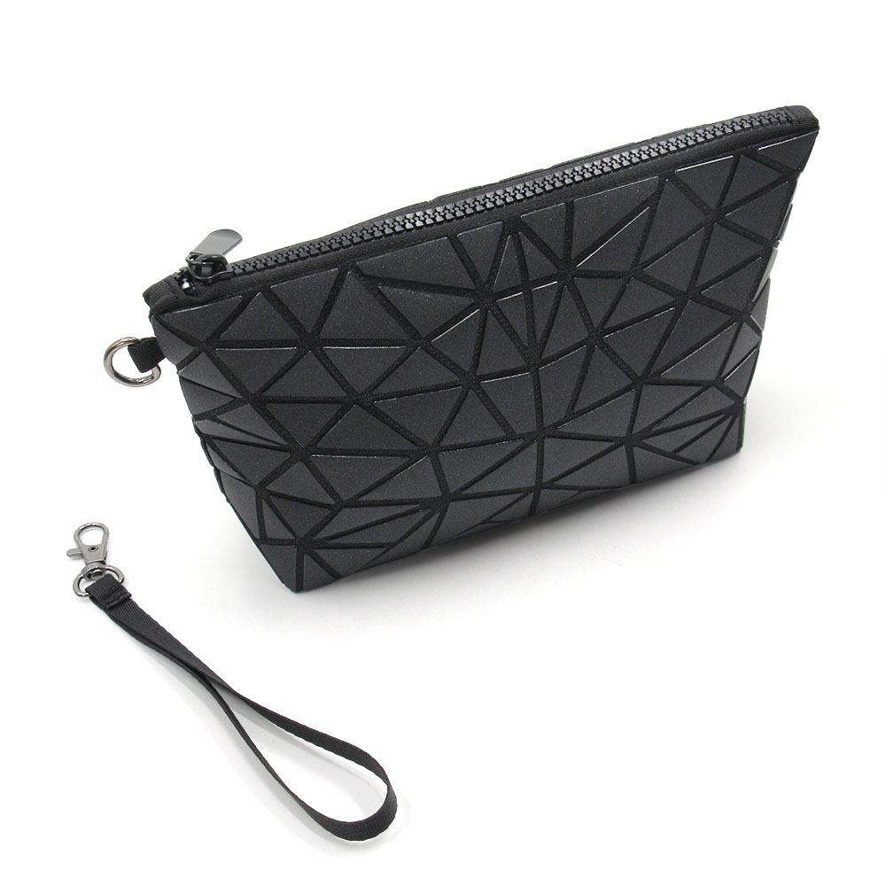 Q&n Unveils Revolutionary Geometric Cosmetic Bag