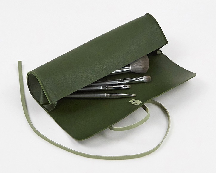 What is the difference between cosmetic and esthetic bag?