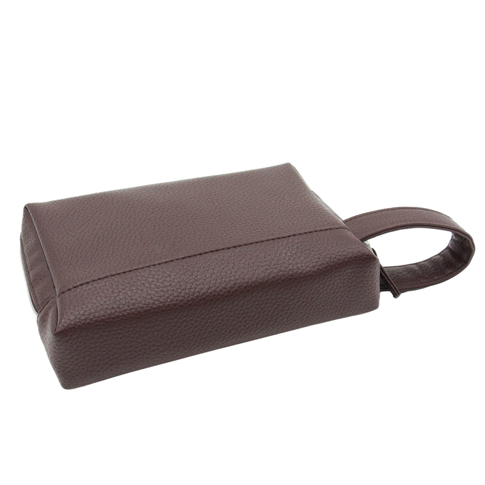 What should be in a men’s wash bag?