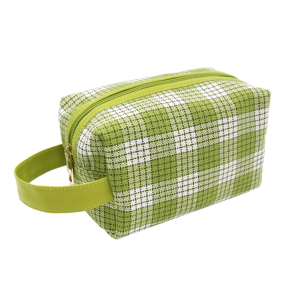 Are waterproof cosmetic bags necessary?