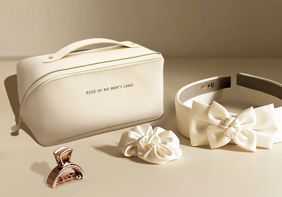 What Is a Cosmetic Bag?